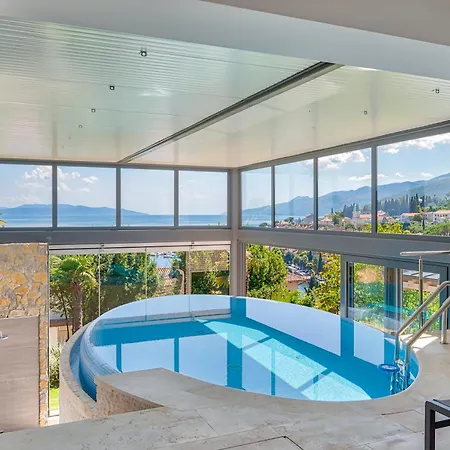 Вилла Atalanta With Heated Pool Near The