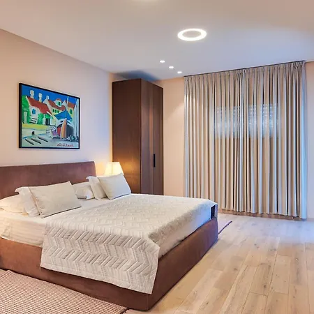 Atalanta With Heated Pool Near The Опатия