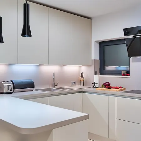 Atalanta With Heated Pool Near The * Опатия