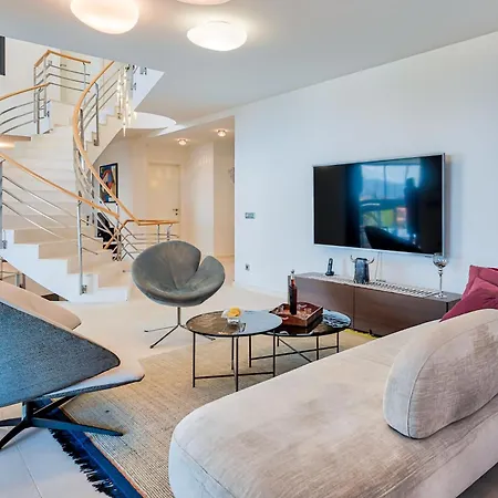 Atalanta With Heated Pool Near The Опатия