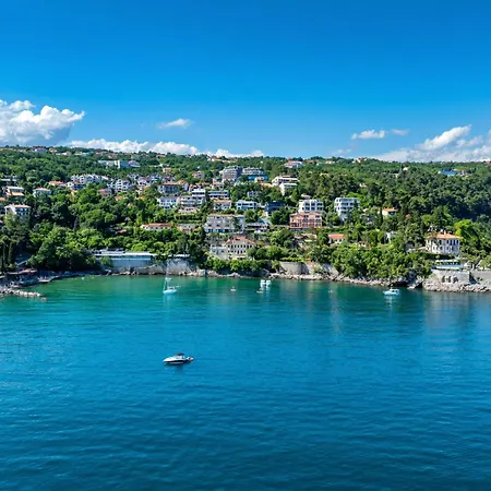 Atalanta With Heated Pool Near The Опатия