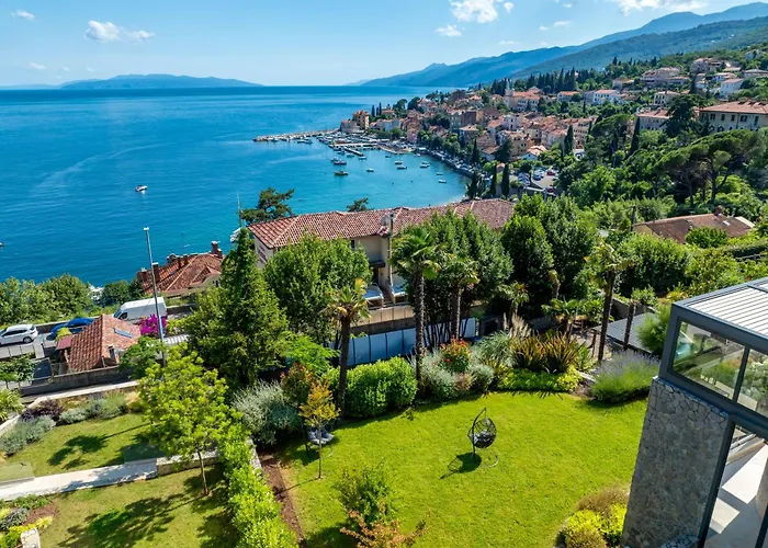 Atalanta With Heated Pool Near The Opatija