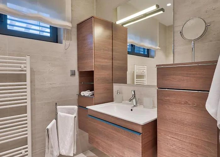 Atalanta With Heated Pool Near The Villa Opatija