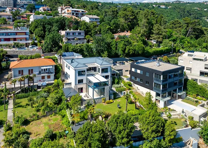 Atalanta With Heated Pool Near The Villa Opatija