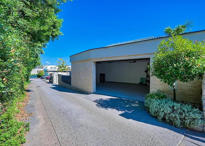 Atalanta With Heated Pool Near The Villa