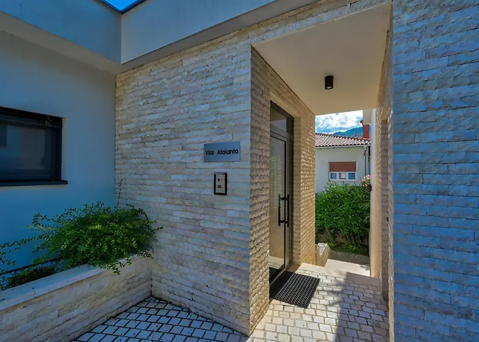 Atalanta With Heated Pool Near The Opatija