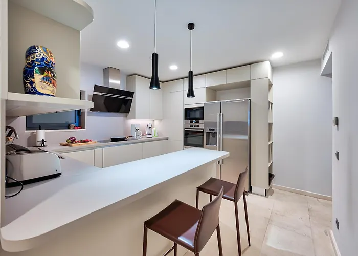 Atalanta With Heated Pool Near The Villa *