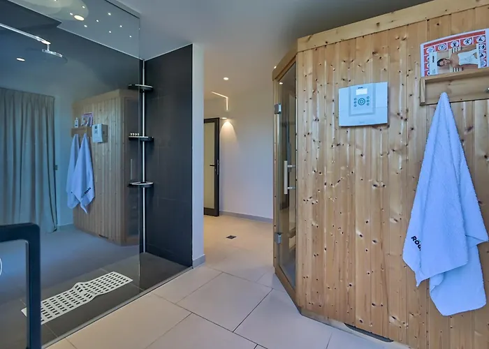 Atalanta With Heated Pool Near The Villa *