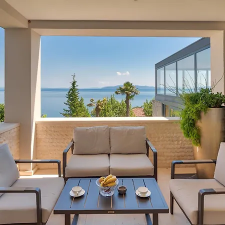Villa Atalanta With Heated Pool Near The