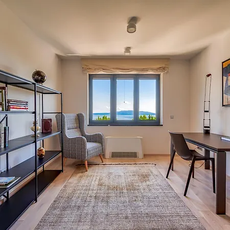 Villa Atalanta With Heated Pool Near The