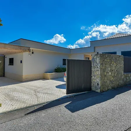 וילה Atalanta With Heated Pool Near The *