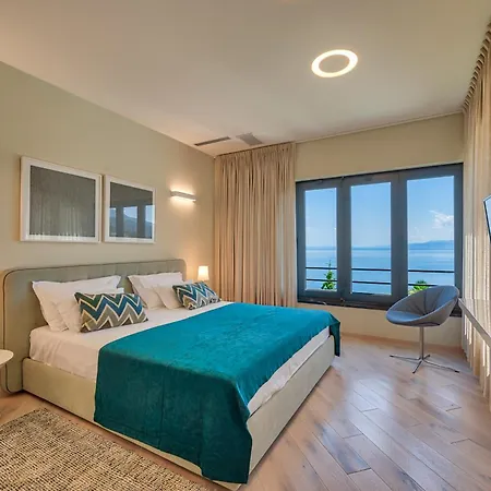 Atalanta With Heated Pool Near The Villa