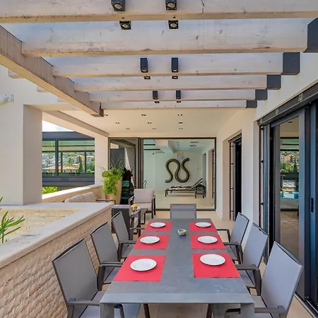 Atalanta With Heated Pool Near The Villa *