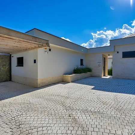 Atalanta With Heated Pool Near The Villa Opatija