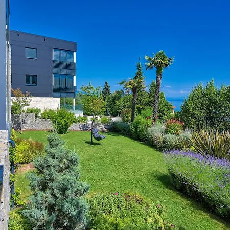 Villa Atalanta With Heated Pool Near The