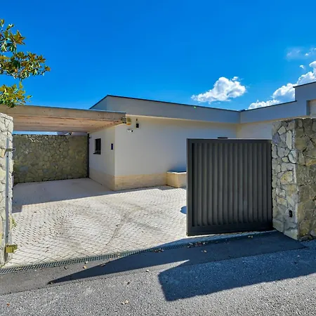 Atalanta With Heated Pool Near The Villa