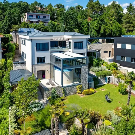 Atalanta With Heated Pool Near The אופטיה