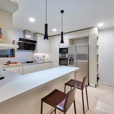 Atalanta With Heated Pool Near The Villa *