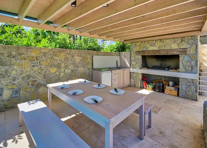 Atalanta With Heated Pool Near The Vila Opatija