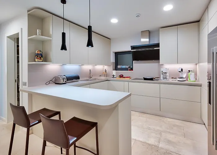 Atalanta With Heated Pool Near The Opatija