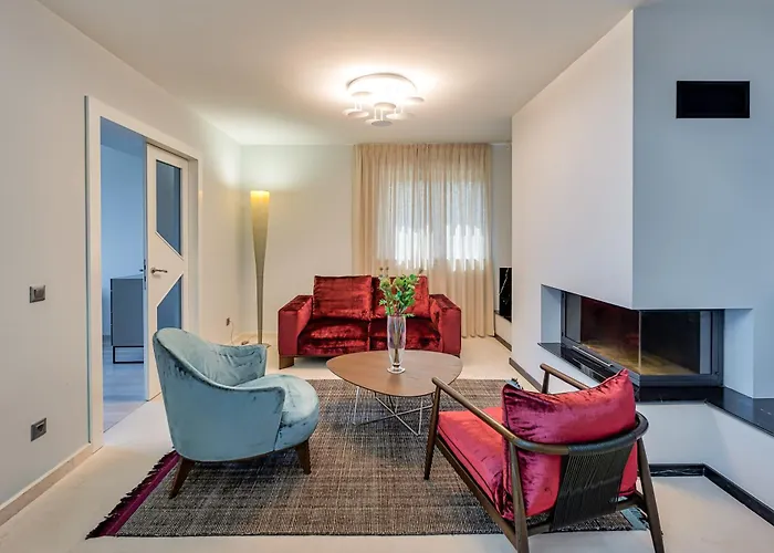 Atalanta With Heated Pool Near The אופטיה