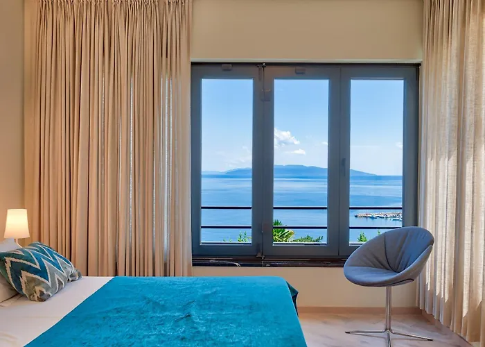 Atalanta With Heated Pool Near The Vila *