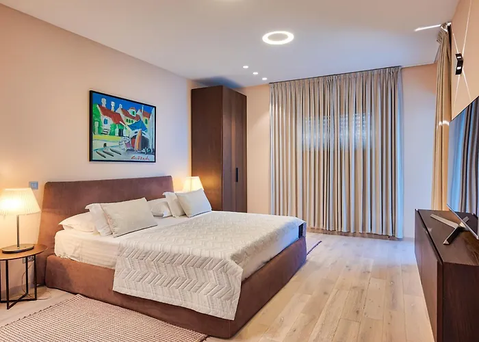 Atalanta With Heated Pool Near The אופטיה