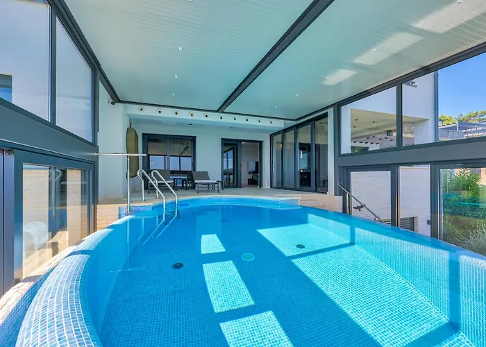 Atalanta With Heated Pool Near The *