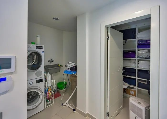 וילה Atalanta With Heated Pool Near The *