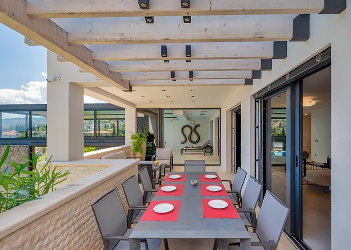 Atalanta With Heated Pool Near The Vila *