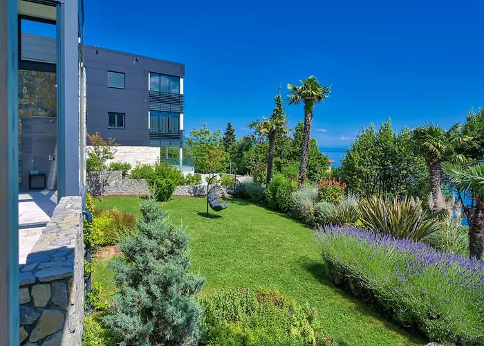 Vila Atalanta With Heated Pool Near The