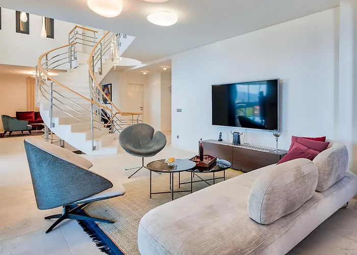 Atalanta With Heated Pool Near The אופטיה