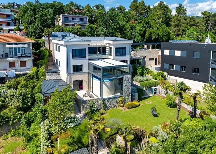 Atalanta With Heated Pool Near The אופטיה