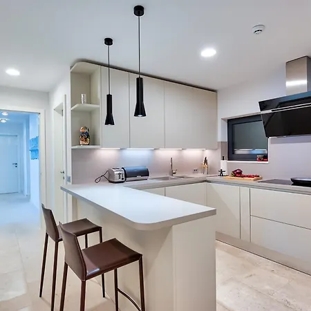 Villa Atalanta With Heated Pool Near The