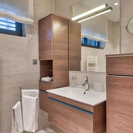 Atalanta With Heated Pool Near The Villa Opatija