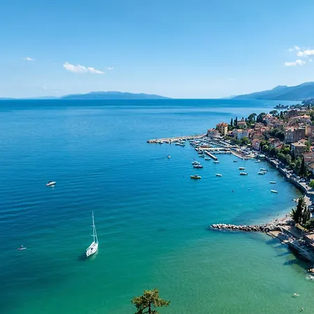 Villa Atalanta With Heated Pool Near The