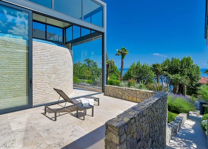 Atalanta With Heated Pool Near The Villa