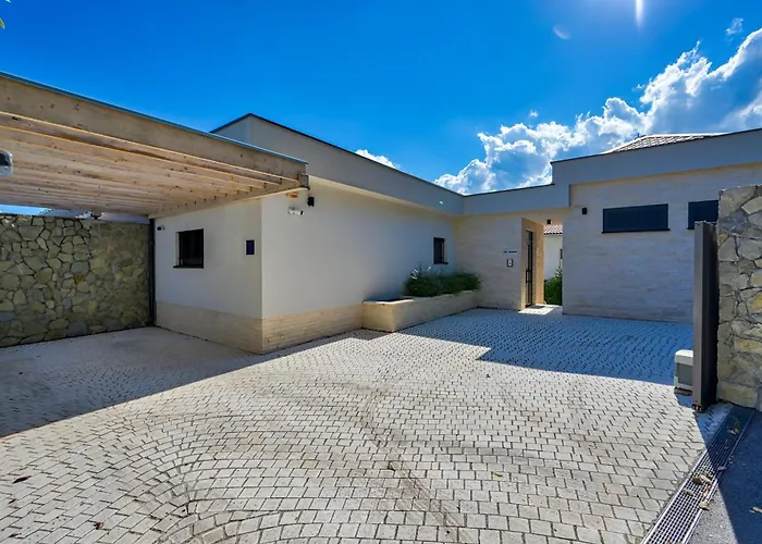 Atalanta With Heated Pool Near The Villa Opatija